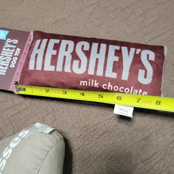 Set of 2 Hershey's Chocolate squeaky crinkle toys, Hershey Kiss and Candy Bar - Picture 5 of 10